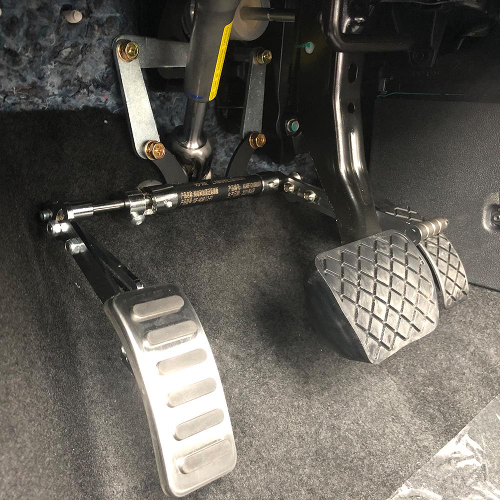 Foot controlled throttle extension device جهاز تمديد الخانق الذي يتحكم فيه القدم